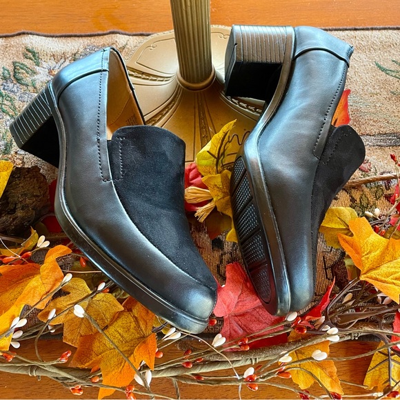 Comfortview Gladys Black Faux Suede Block Heel Loafers Size 8.5 WW shoes - Picture 3 of 13